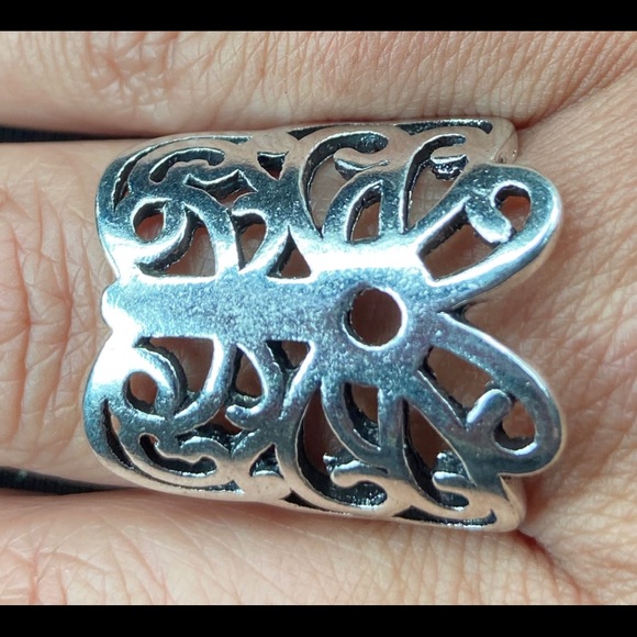 BN STERLING SILVER WOMENS RING - Picture 2 of 3